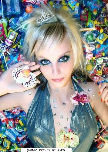 Kiki Kannibal - Emma - Scene Queens