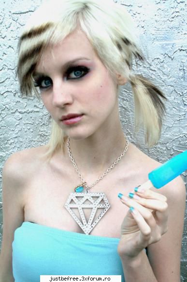 Kiki Kannibal - Emma - Scene Queens
